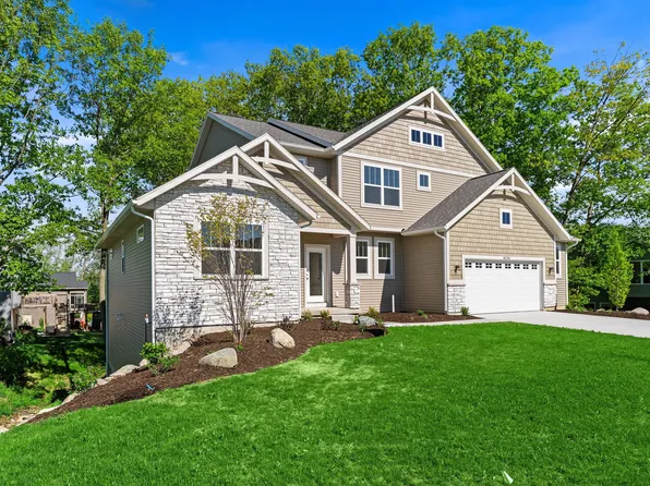 8206 Eagle Peak Dr, Jenison, MI 49428
