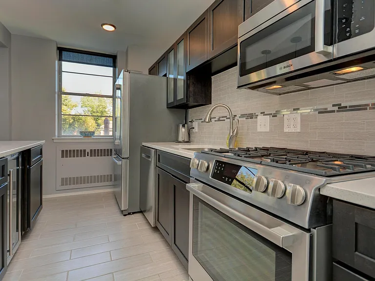 1620 E Broad St #408 — Photo 35