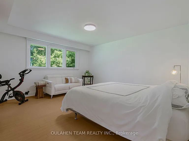 28 Uplands Ave — Photo 15