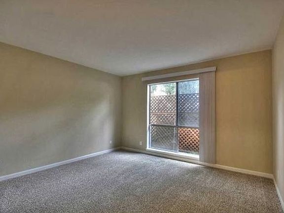 3rd image of 960 Linden Ave