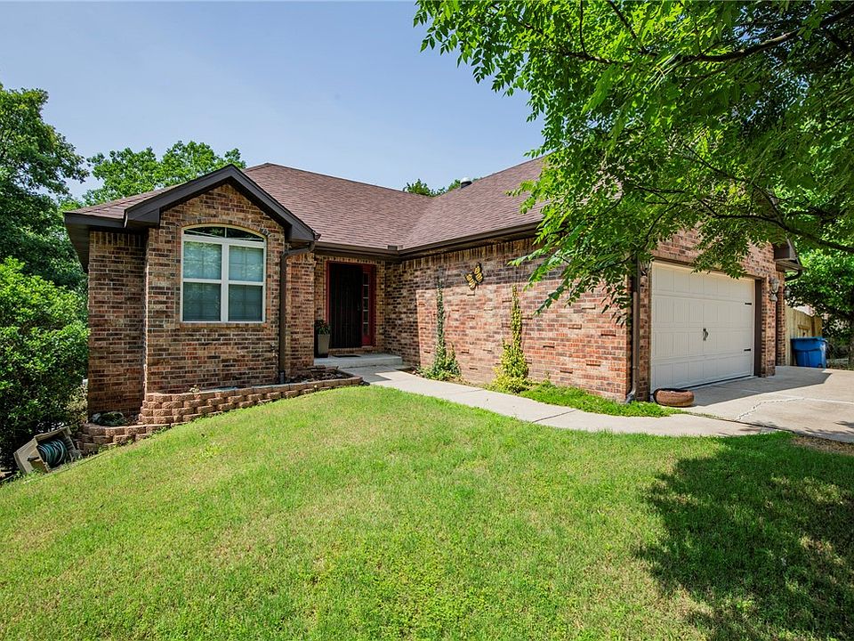 1st image of 4 Heather Dr