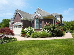 2 Lancaster Ct, Manhasset, NY 11030