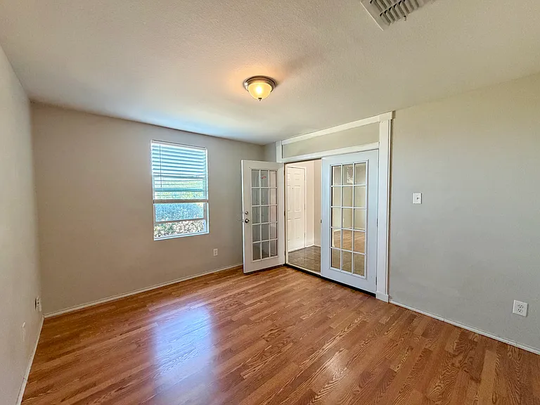 2732 Ingram Cir — Photo 5