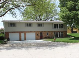 1610 Club View Dr, Hampton, IA 50441