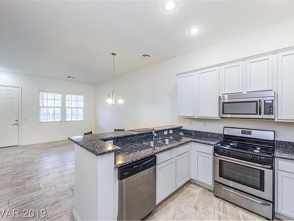 3rd image of 7552 Nicklin St