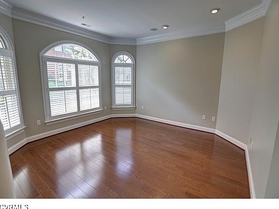 3rd image of 1217 Hyde Ln