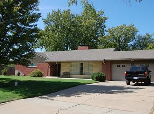 1305 N Arrowhead Dr, Wichita, KS 67203