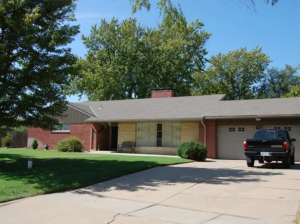 1305 N Arrowhead Dr, Wichita, KS 67203