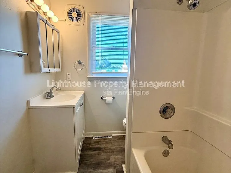 2108 Woodbine Ave — Photo 10