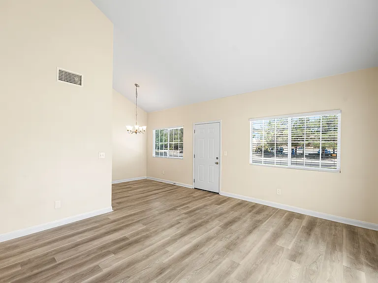 1648 Cactus Dr #D — Photo 8