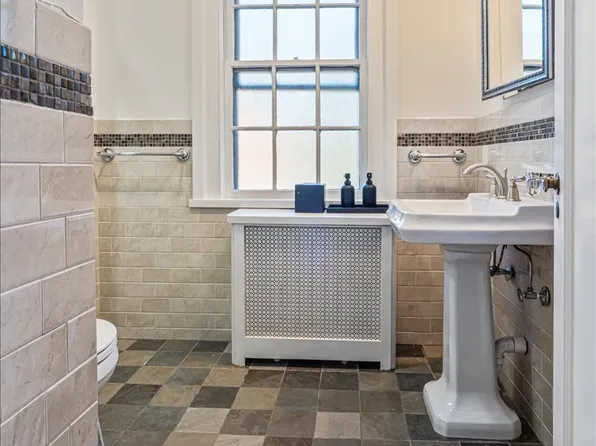 116-33 Union Turnpike image 23 of 40