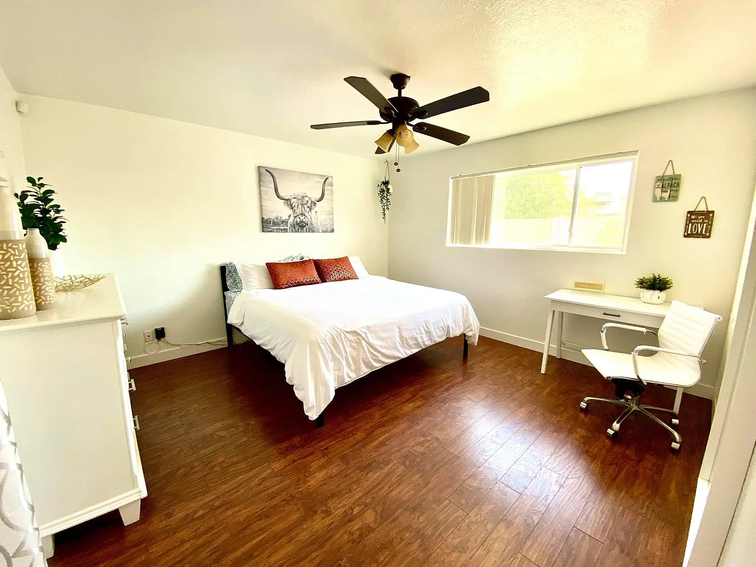 4 bed, 1826 sqft, $900 — Photo 1