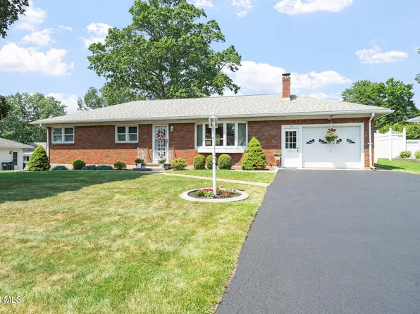 16 Lorna Lane, Loudonville, NY 12211