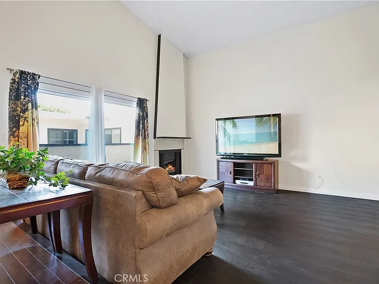 5805 Whitsett Ave #211 — Photo 3
