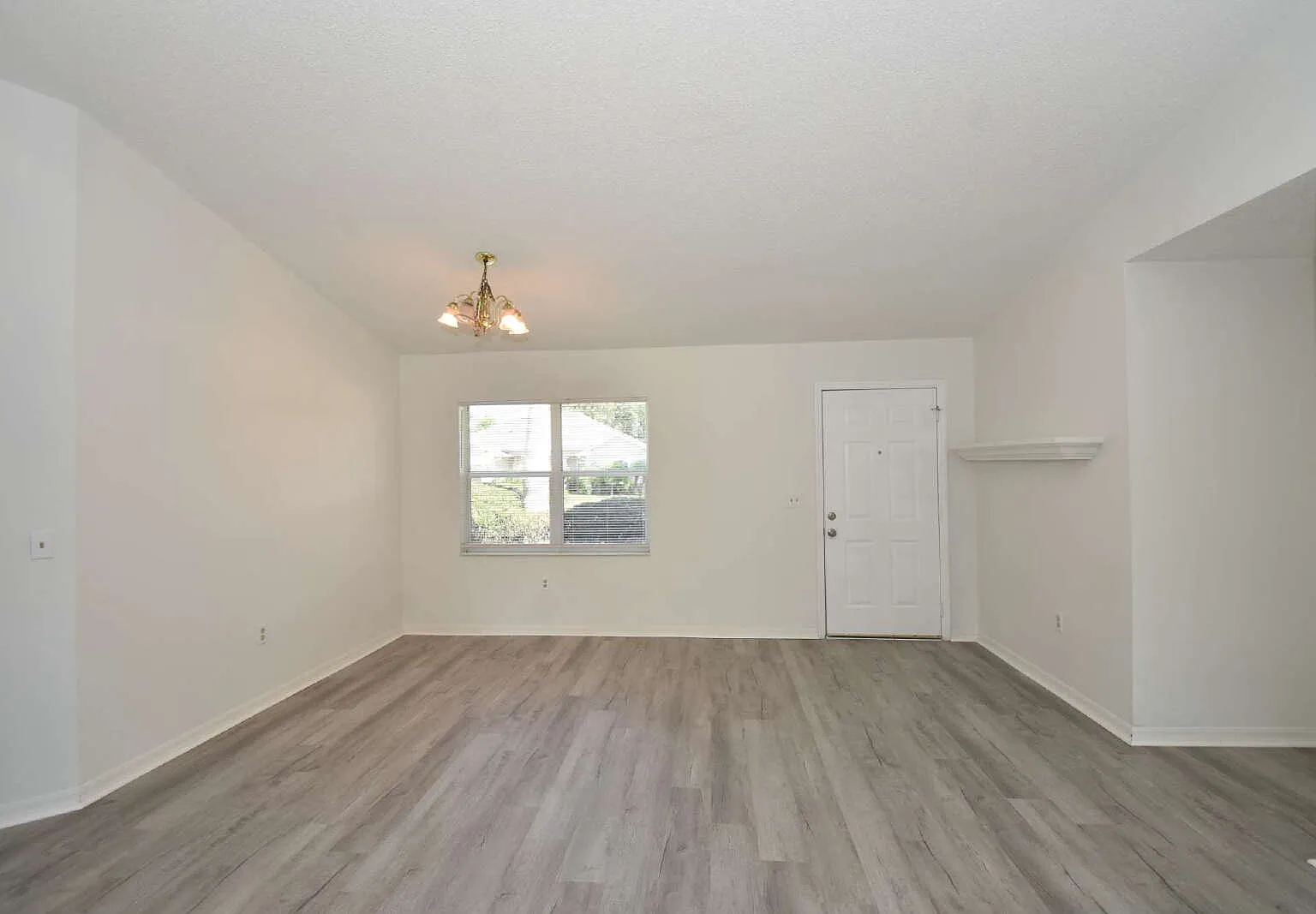 3 bed, 2.0 bath, 1691 sqft, $2,000 — Photo 3