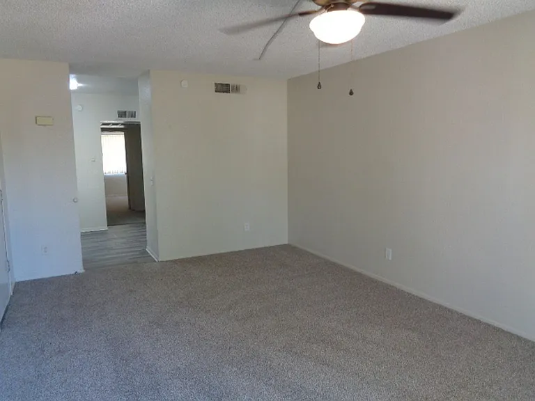 2822 E Kathleen Rd — Photo 3