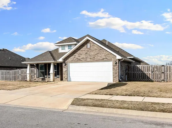 2402 England Ln, Pea Ridge, AR 72751