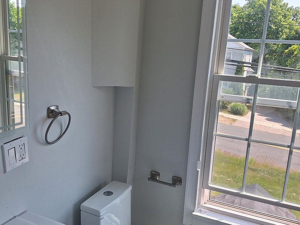 22 Main St East Hampton CT Zillow