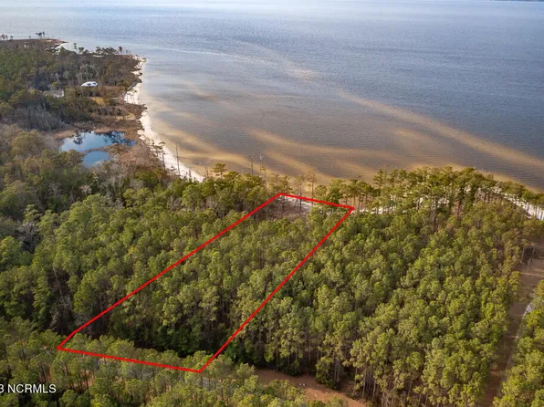 109 Bluefin Court, Beaufort, NC 28516