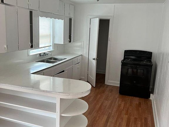 4th image of 4019 Procter St
