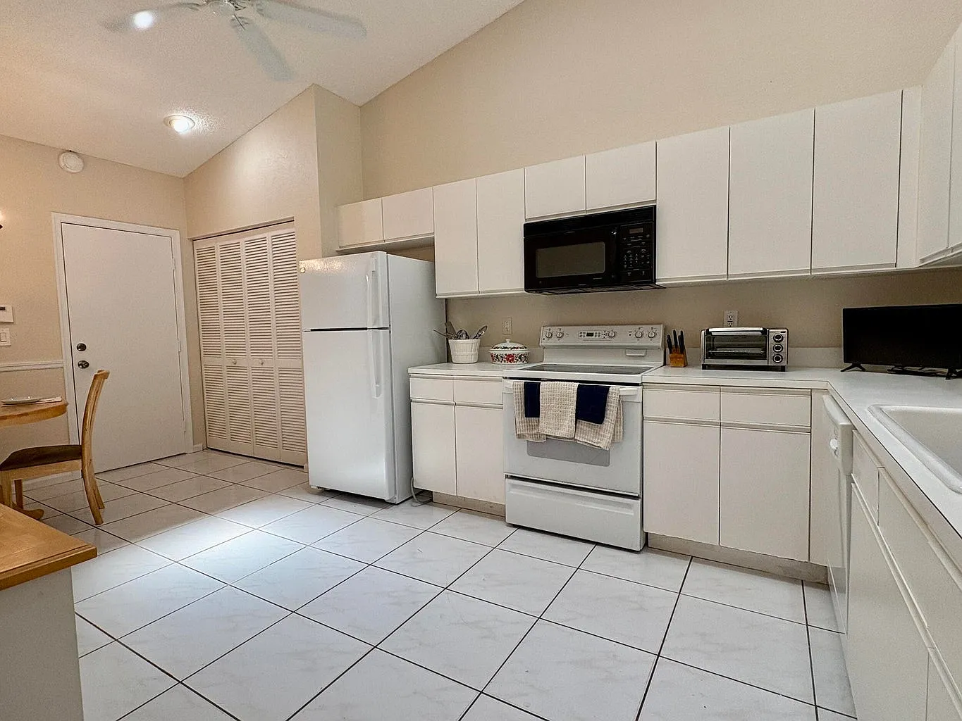 2 bed, 1722 sqft, $3,250 — Photo 3