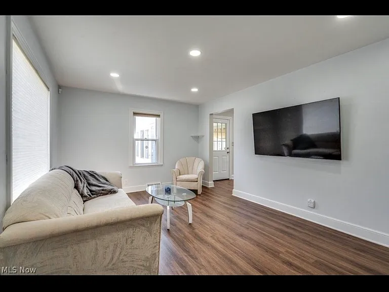2048 Congo St — Photo 3