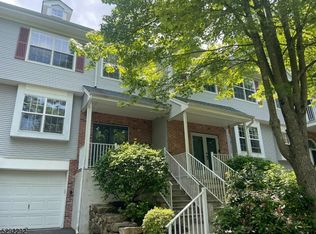 27 Spruce Ter, Mount Arlington, NJ 07856