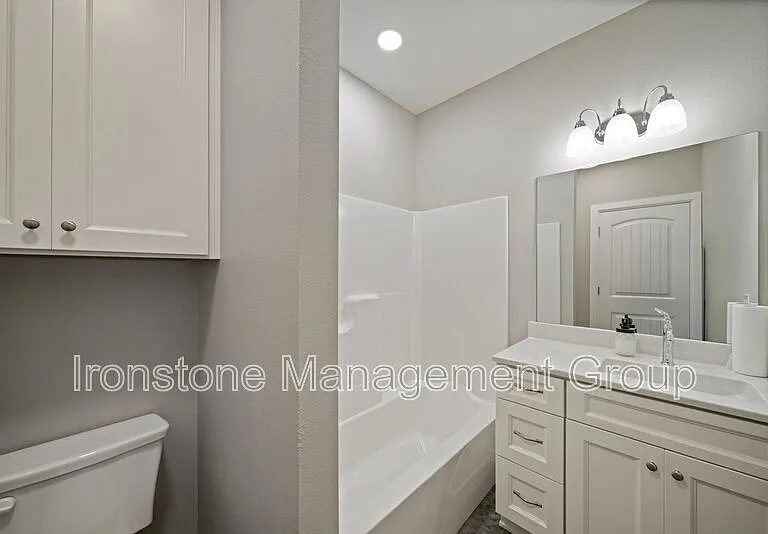 848 S Pine St — Photo 6