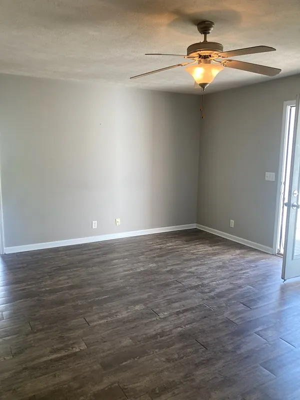 2 bed, 1.5 bath, 1000 sqft, $1,300 — Photo 2
