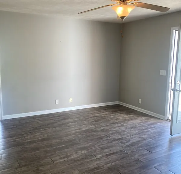 106 Dickerson Ct — Photo 2