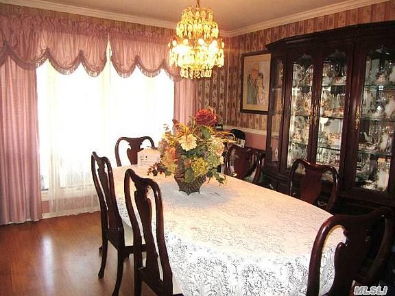 2nd image of 56 Dehan St