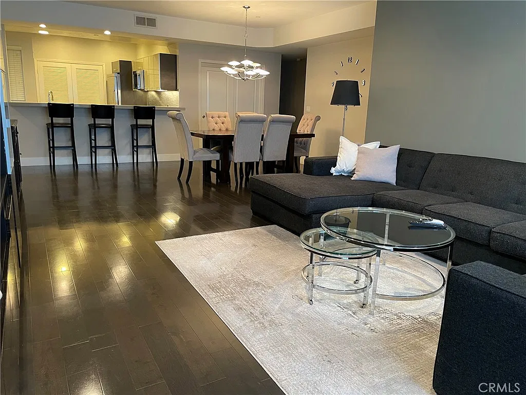 3 bed, 1710 sqft, $4,700 — Photo 3