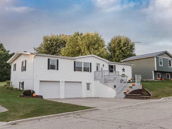 209 E Madison St, Dodgeville, WI 53533