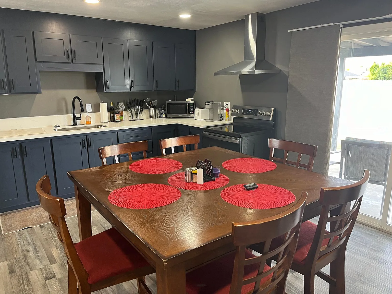 4 bed, 1300 sqft, $2,495 — Photo 3