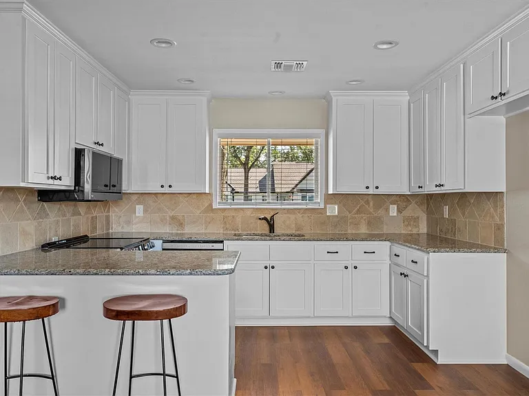 10030 Haddington Dr — Photo 8