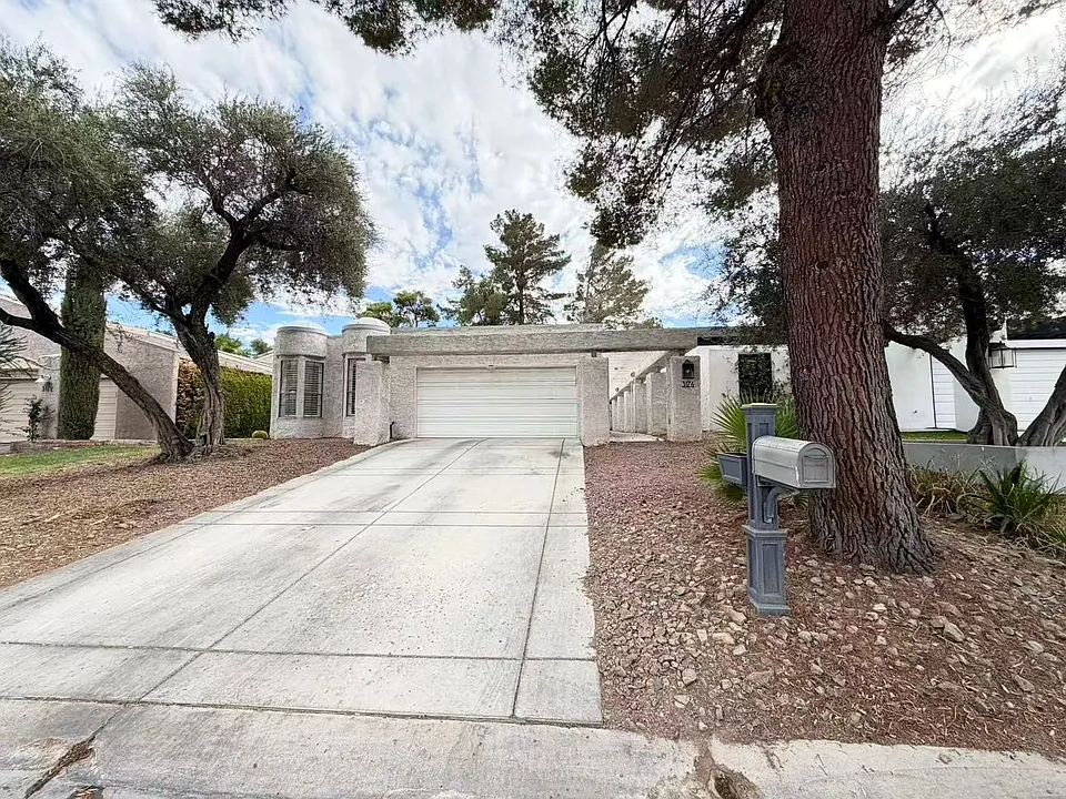 3174 Bel Air Dr