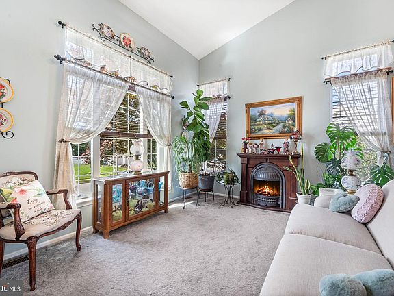 5th image of 45 Deerfield Cir