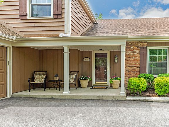 2nd image of 912 S Stonehedge Ln