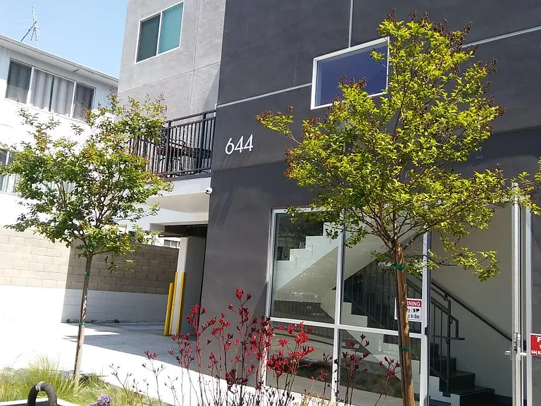 644 N Harvard Blvd #204 — Photo 1