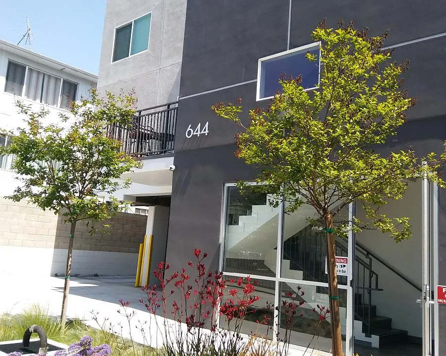 644 N Harvard Blvd #204