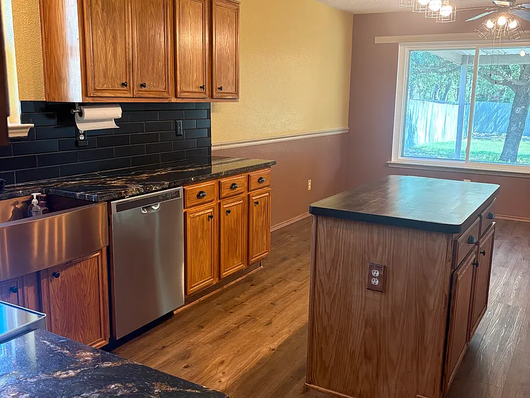 322 Dalhart Dr — Photo 16