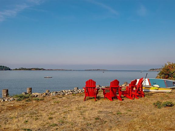 2nd image of 7902 Lantzville Rd