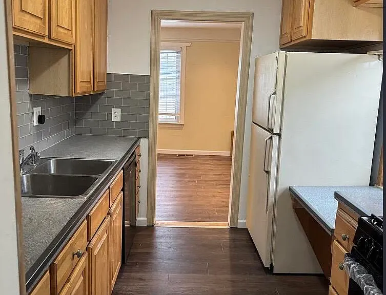 22641 Albion Ave — Photo 4