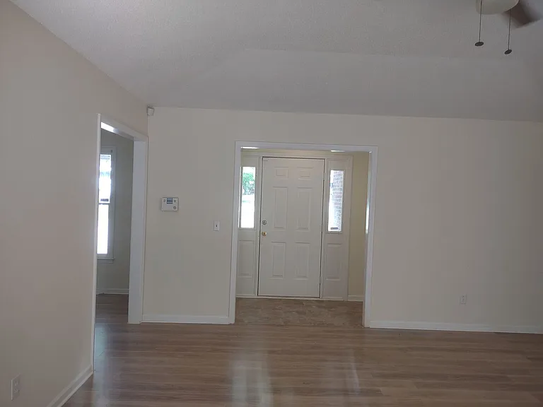 643 Folkstone Rd — Photo 3