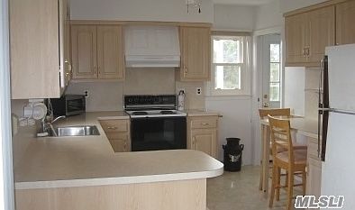 5th image of 37 Nautilus Dr