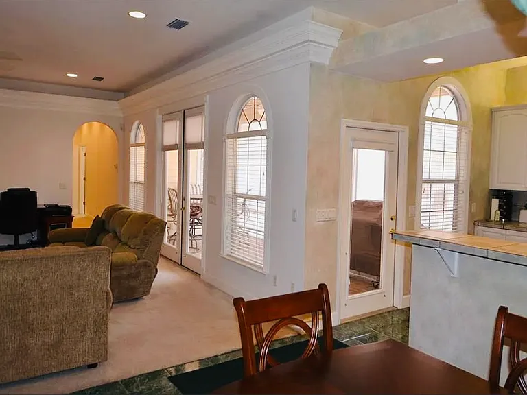 79 NW 48th Blvd — Photo 8