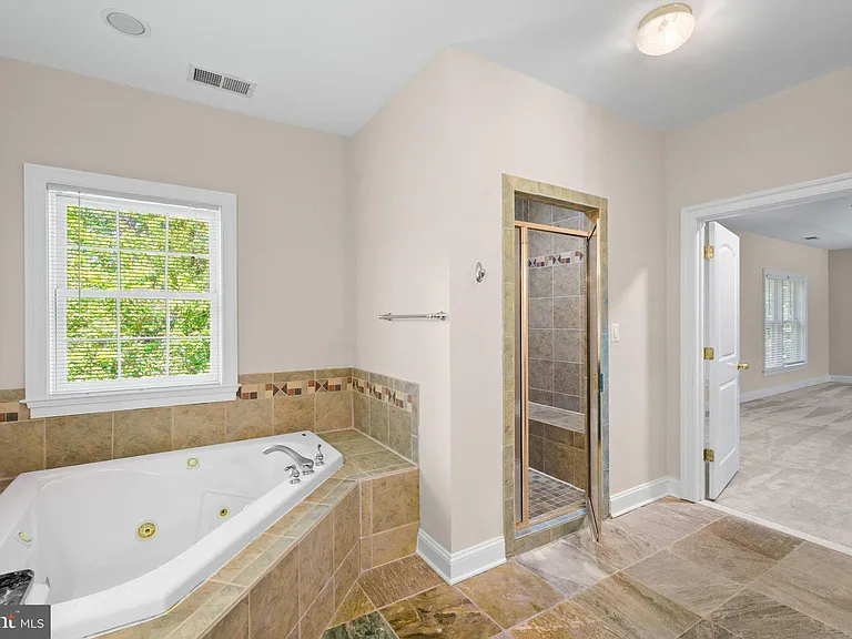1310 Forestwood Dr — Photo 20