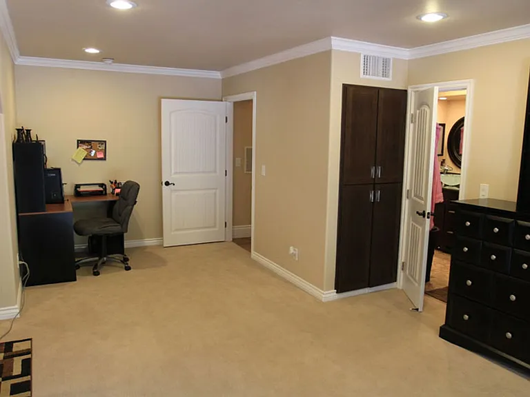 2355 Castlegate Ln — Photo 6