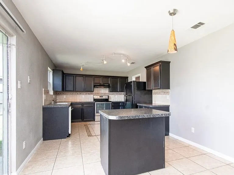 4106 Ambrose Dr — Photo 3