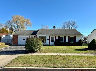1013 Stratford Cir, Streamwood, IL